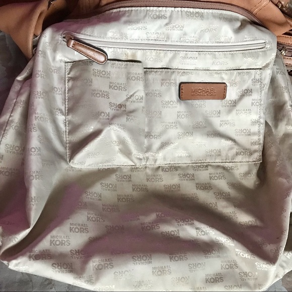 Michael Kors Soft Leather Oversized ID Chain Large Shoulder Bag - Picture 6 of 16